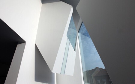 the narrow house