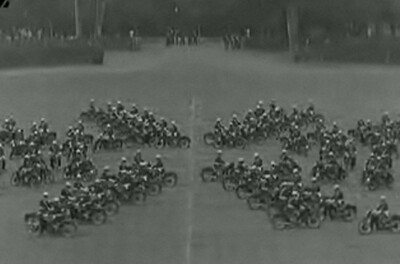 exhibición de la policia italiana en los cincuenta